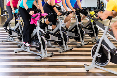 器械健身 專業教練指導下的科學休閑新選擇